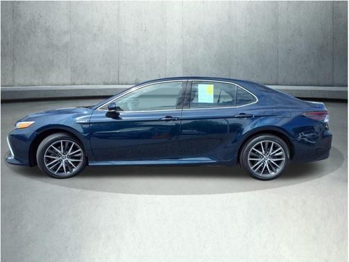2021 Toyota Camry Hybrid XLE