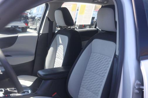 Silver Ice Metallic 2018 Chevrolet Equinox LS