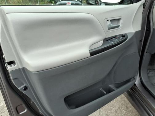 2019 Toyota Sienna LE