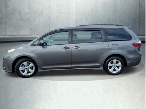 2019 Toyota Sienna LE