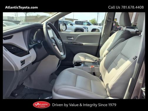 2020 Toyota Sienna XLE