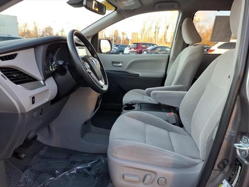 2020 Toyota Sienna LE