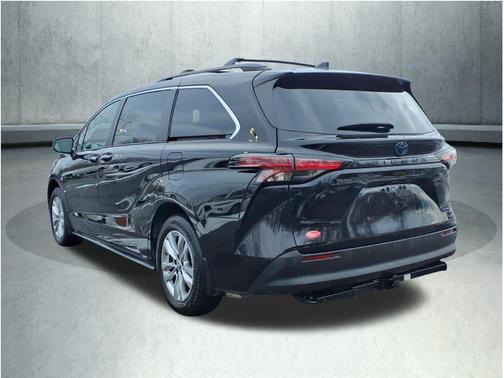 2022 Toyota Sienna XLE Woodland Edition
