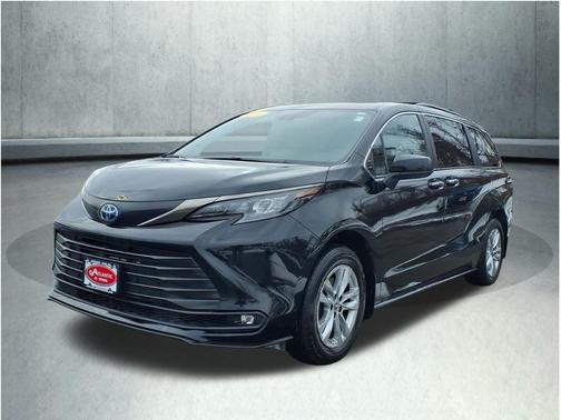 2022 Toyota Sienna XLE Woodland Edition