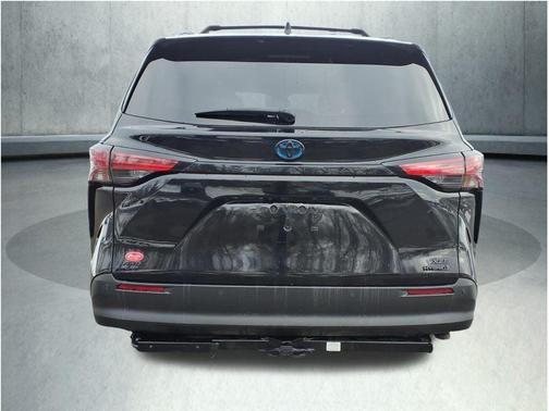 2022 Toyota Sienna XLE Woodland Edition