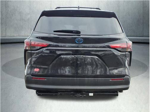 2022 Toyota Sienna XLE Woodland Edition