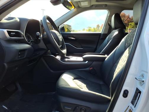2024 Toyota Highlander Hybrid XLE