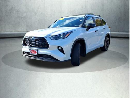 2024 Toyota Highlander Hybrid XLE