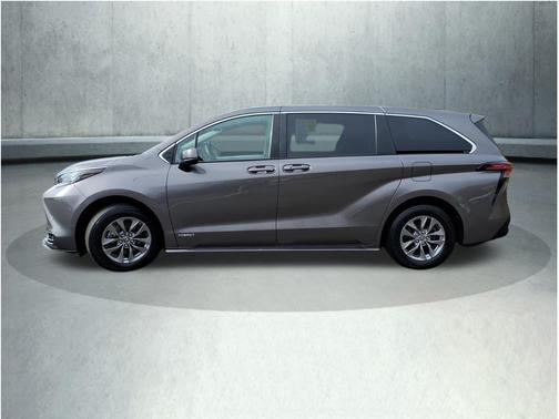 2021 Toyota Sienna LE