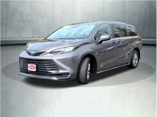2021 Toyota Sienna LE