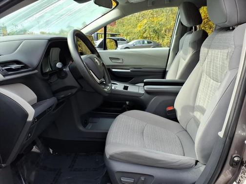 2021 Toyota Sienna LE
