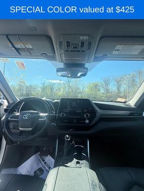 Pearl 2022 Toyota Highlander XLE