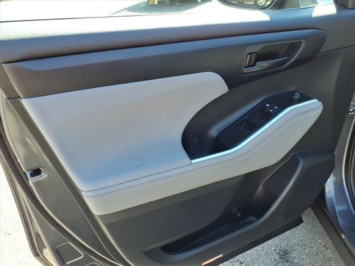 2023 Toyota Highlander Hybrid LE