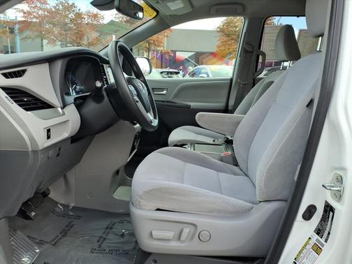 2020 Toyota Sienna LE