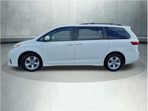 2020 Toyota Sienna LE