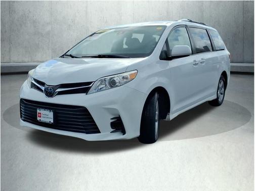 2020 Toyota Sienna LE