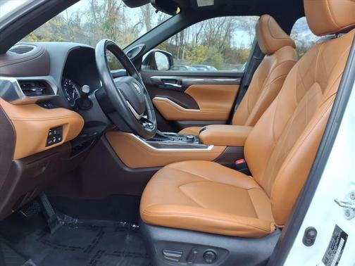 2022 Toyota Highlander Platinum
