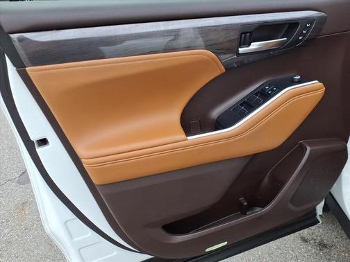 2022 Toyota Highlander Platinum