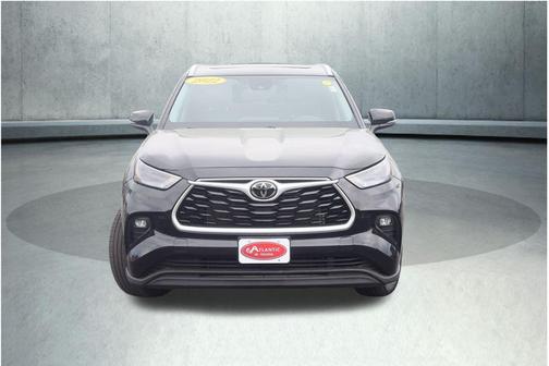 Midnight Black Metallic 2022 Toyota Highlander XLE