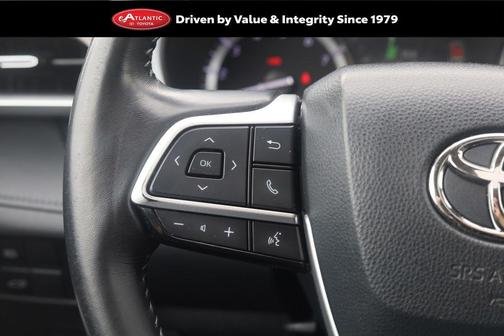 Midnight Black Metallic 2022 Toyota Highlander XLE