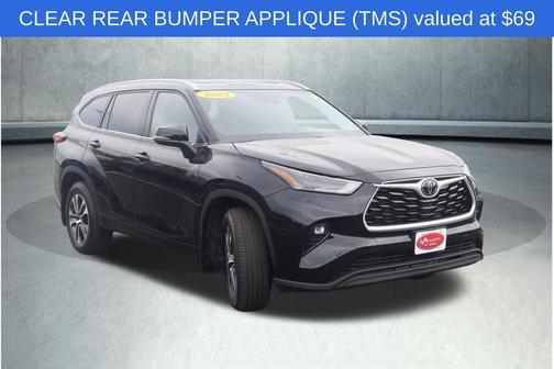 Midnight Black Metallic 2022 Toyota Highlander XLE