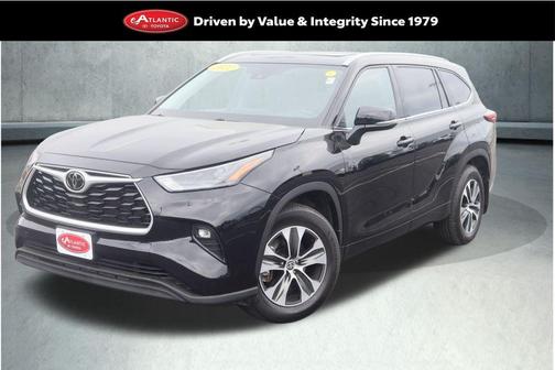 Midnight Black Metallic 2022 Toyota Highlander XLE