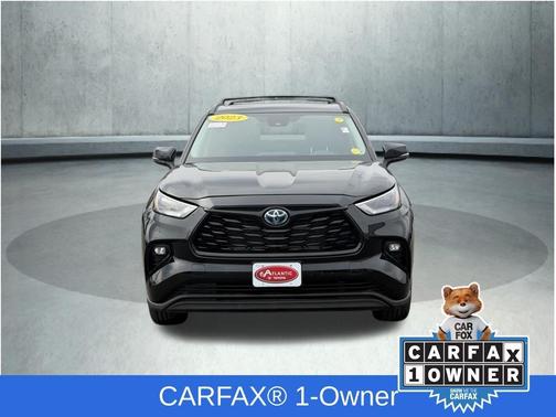 Midnight Black Metallic 2023 Toyota Highlander Hybrid XLE