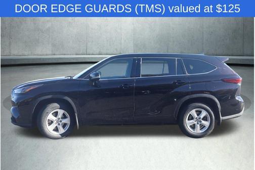 Opulent Amber 2022 Toyota Highlander LE