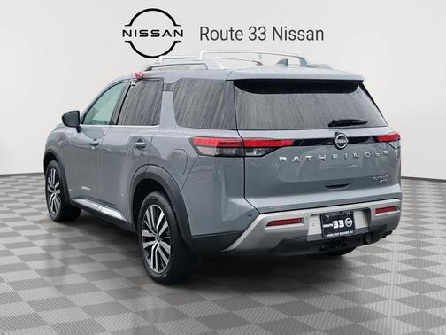 2022 Nissan Pathfinder Platinum 4WD