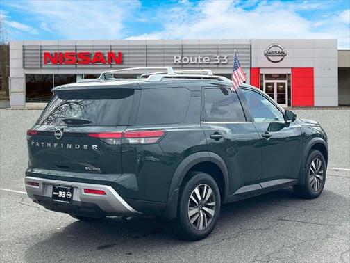 2023 Nissan Pathfinder SL 4WD