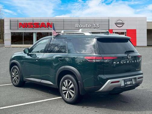 2023 Nissan Pathfinder SL 4WD