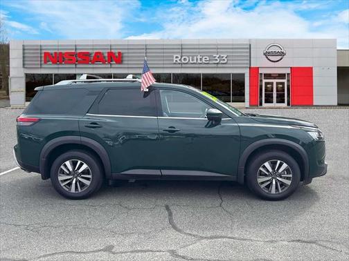 2023 Nissan Pathfinder SL 4WD