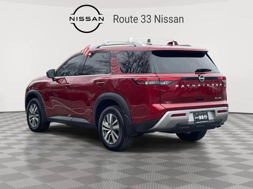 2022 Nissan Pathfinder SL 4WD