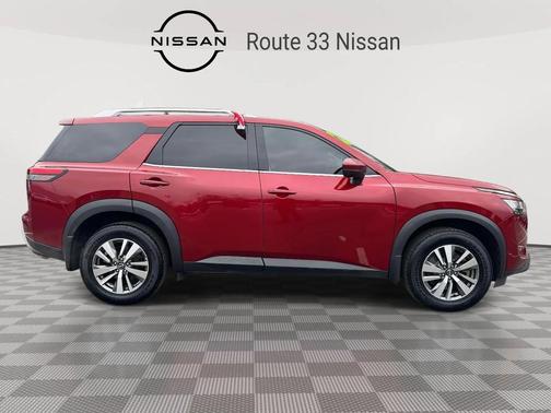 2022 Nissan Pathfinder SL 4WD