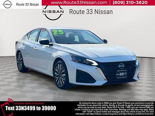 Glacier White 2025 Nissan Altima SV FWD