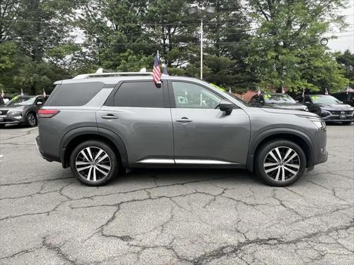 2023 Nissan Pathfinder Platinum 4WD