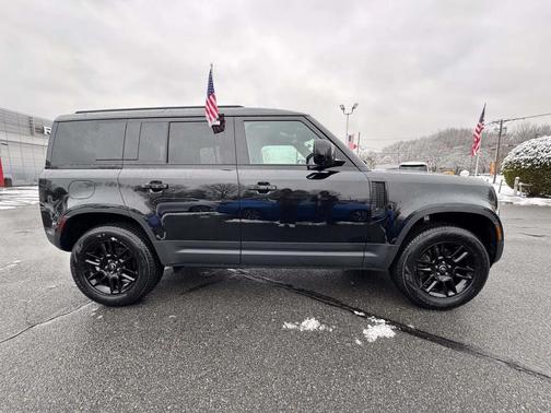 2025 Land Rover Defender 110 P300