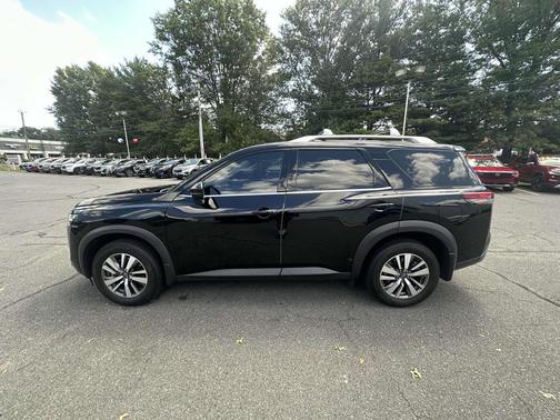 2024 Nissan Pathfinder SL 4WD