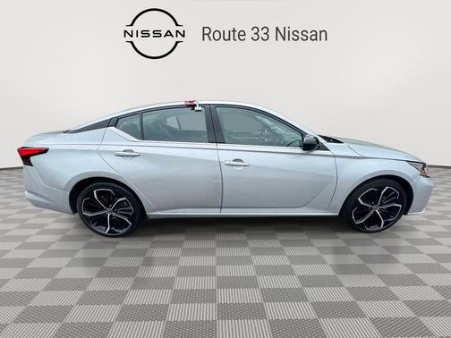 Brilliant Silver Metallic 2024 Nissan Altima SR FWD