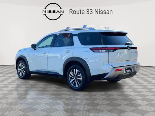 2024 Nissan Pathfinder SL 4WD