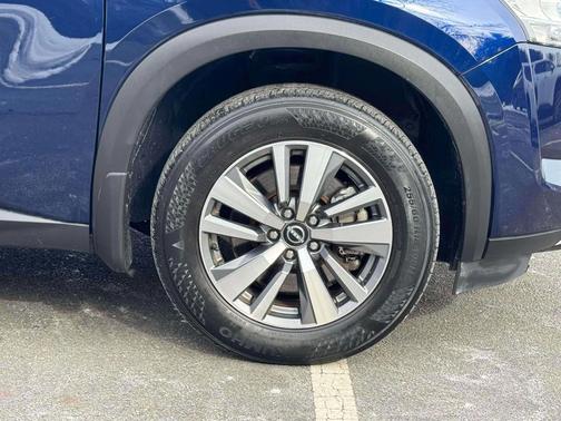 2023 Nissan Pathfinder SL 4WD