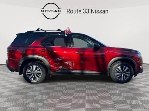 2023 Nissan Pathfinder SL 4WD