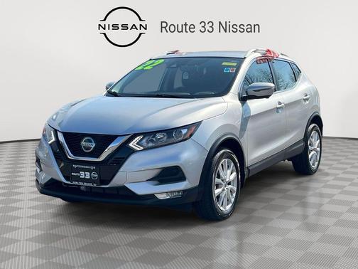 Brilliant Silver Metallic 2022 Nissan Rogue Sport SV
