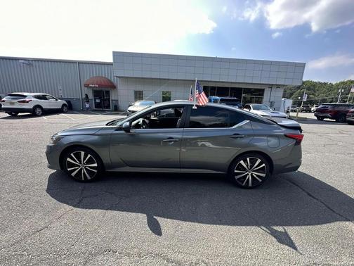 2022 Nissan Altima SR FWD