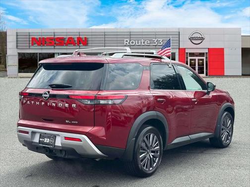 2023 Nissan Pathfinder SL 4WD
