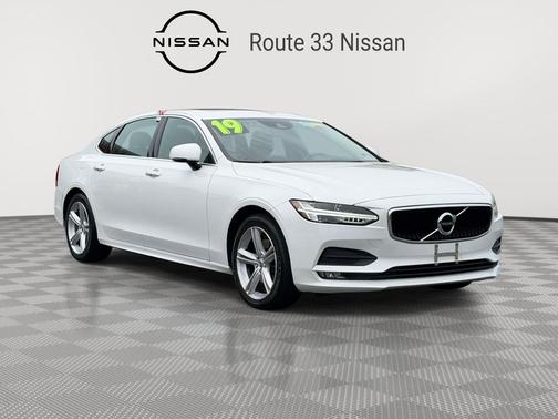 Crystal White Metallic 2019 Volvo S90 T5 Momentum