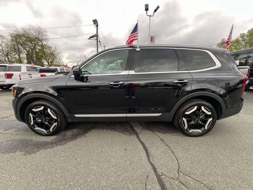 Ebony Black 2024 Kia Telluride S