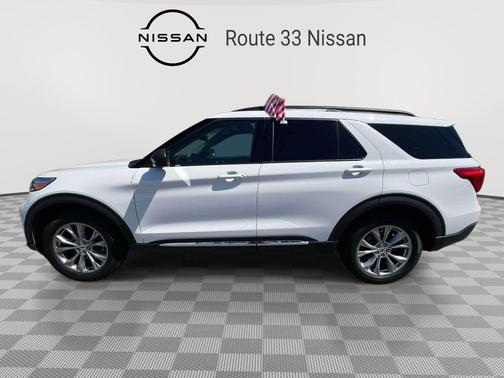 Star White Metallic Tri-Coat 2023 Ford Explorer XLT