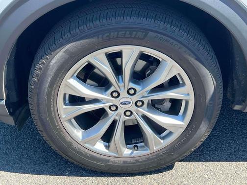 Star White Metallic Tri-Coat 2023 Ford Explorer XLT