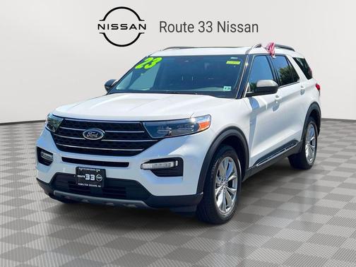 Star White Metallic Tri-Coat 2023 Ford Explorer XLT